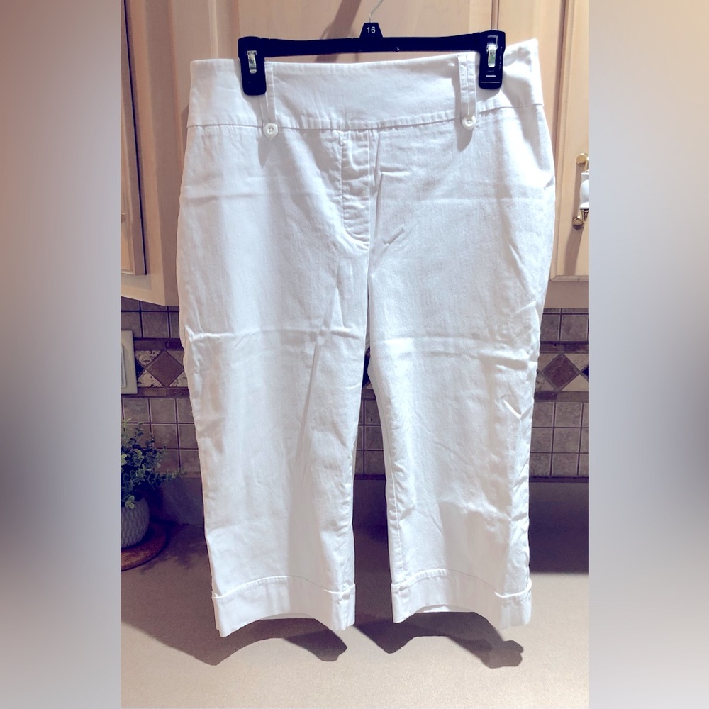 Reitmans White Comfort Capri Pants Sz. 17 / Lg. - XL